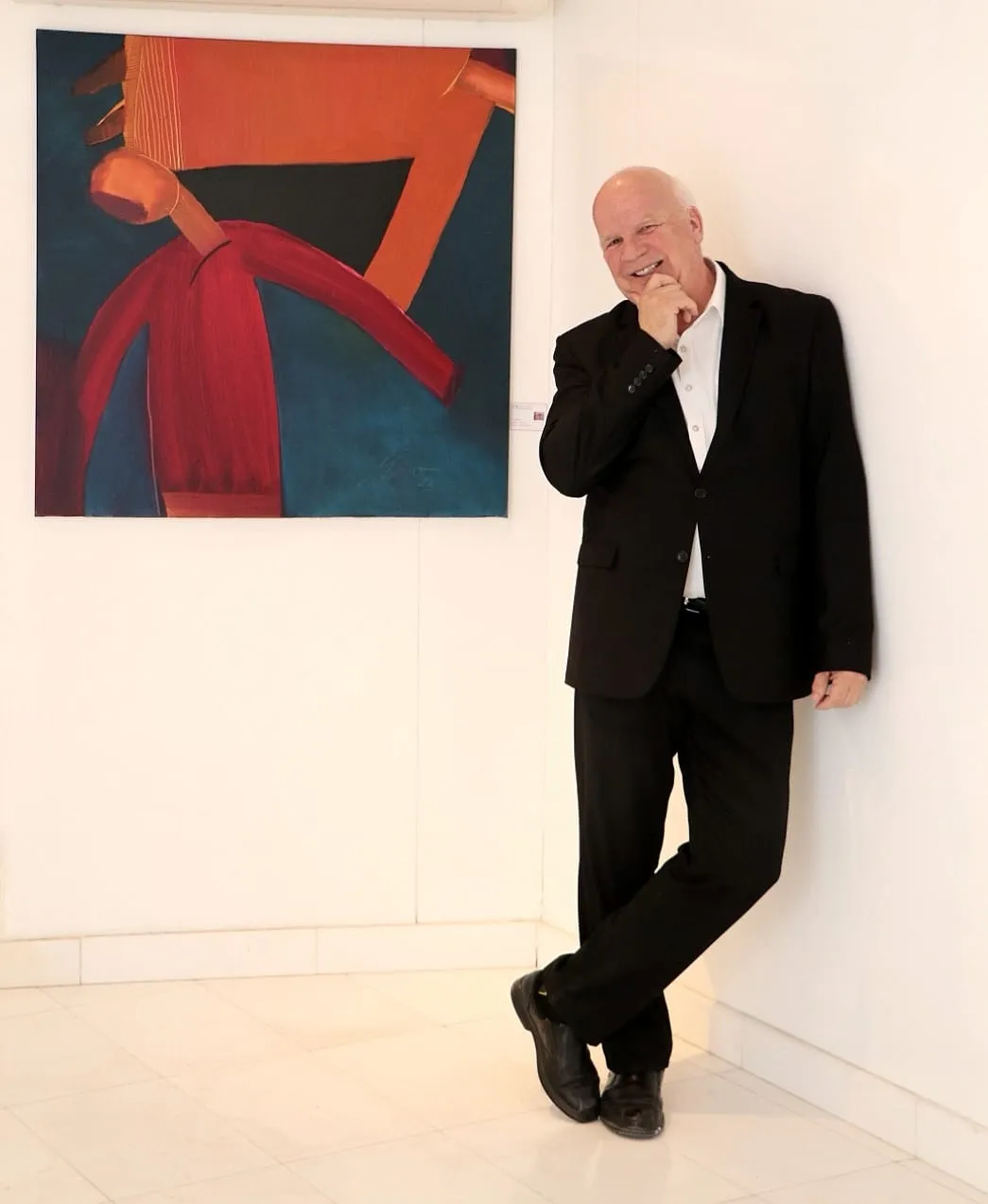 Matti Sirvio in his Muscat studio