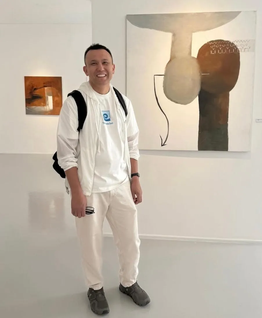Visitors, artists and collectors at Matti Sirvio Art Galleria — photo 2