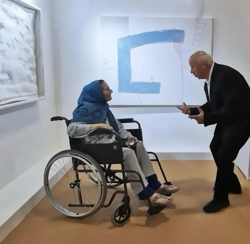 Visitors, artists and collectors at Matti Sirvio Art Galleria — photo 12